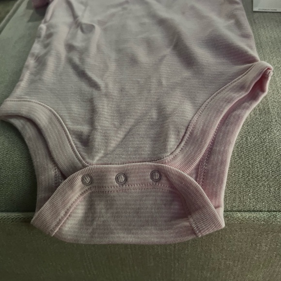 Old Navy 4 piece onesie set bundle - Picture 6 of 8